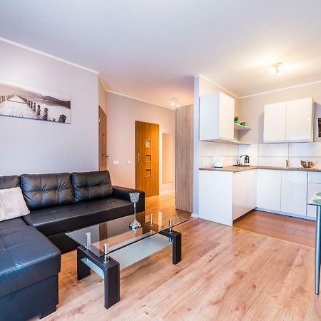 Apartament B&F Garbary Poznan Business & Family - Parking Exterior photo