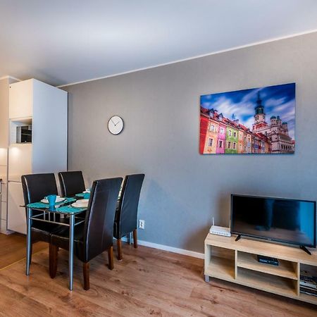 Apartament B&F Garbary Poznan Business & Family - Parking Exterior photo