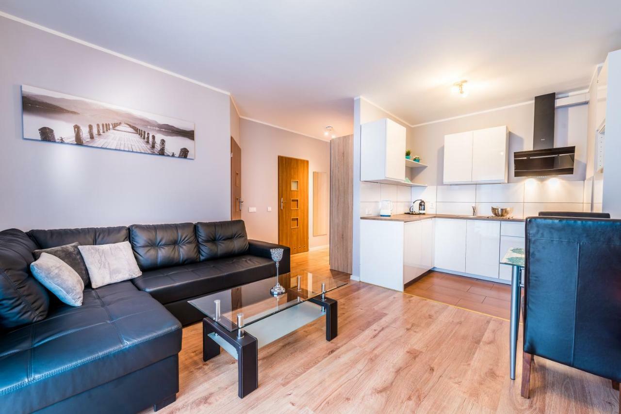 Apartament B&F Garbary Poznan Business & Family - Parking Exterior photo