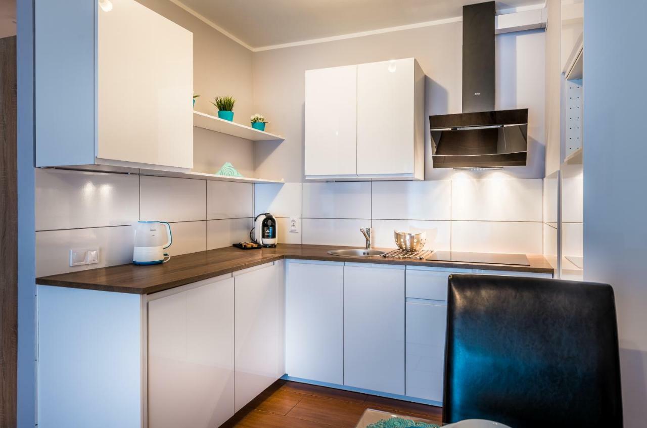 Apartament B&F Garbary Poznan Business & Family - Parking Exterior photo