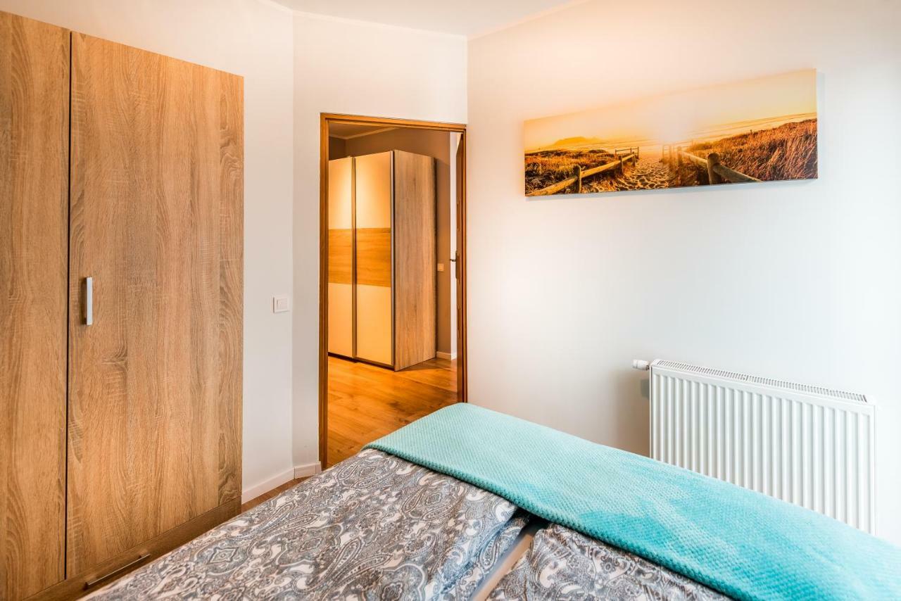 Apartament B&F Garbary Poznan Business & Family - Parking Exterior photo