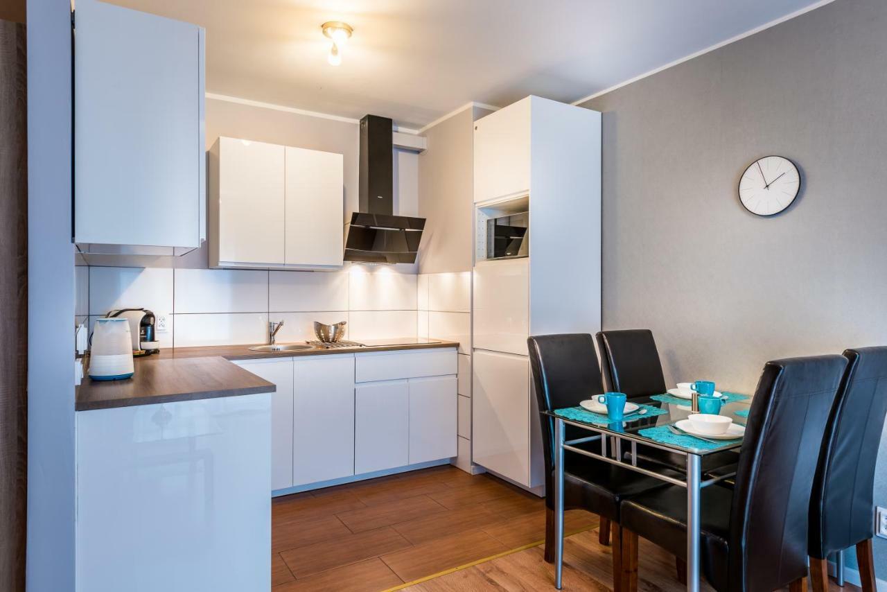 Apartament B&F Garbary Poznan Business & Family - Parking Exterior photo