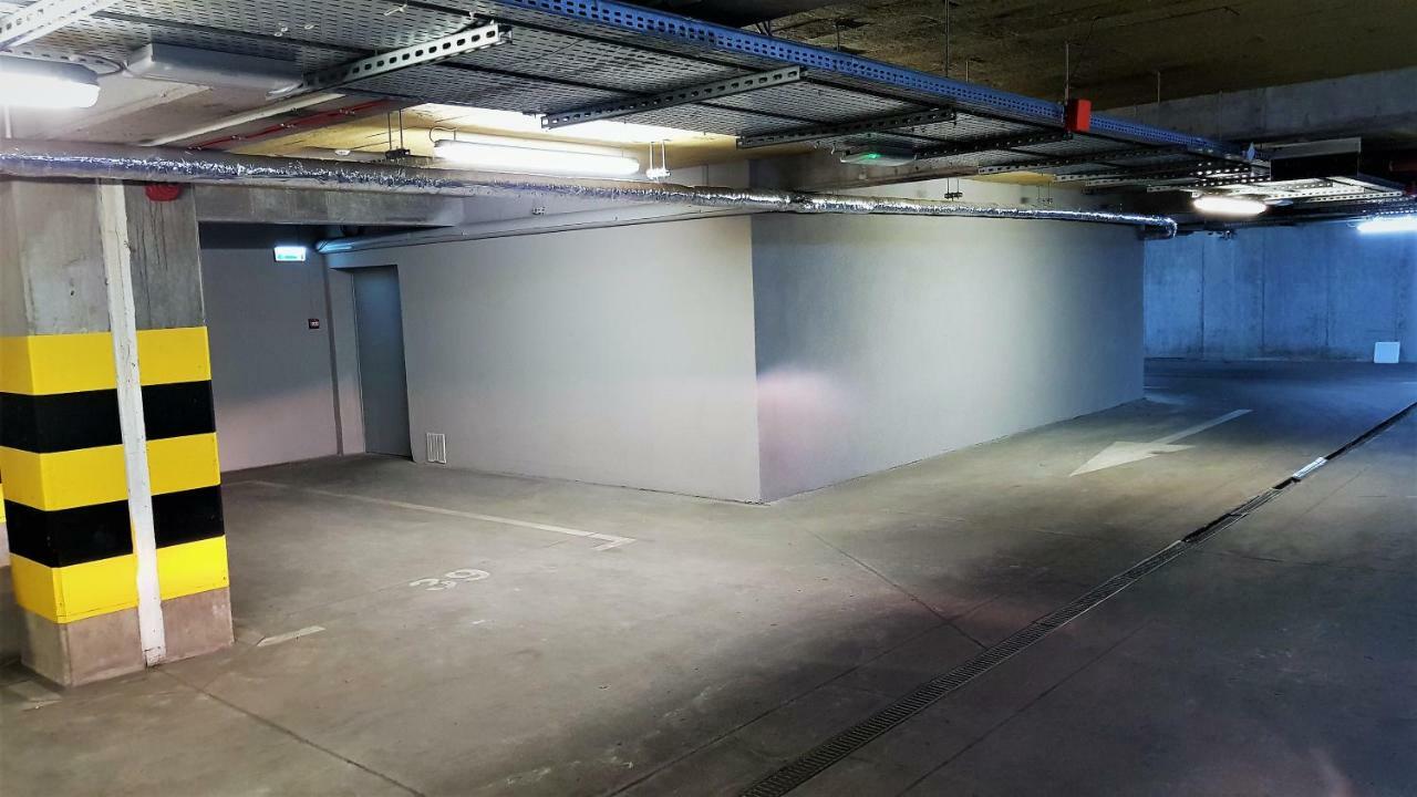 Apartament B&F Garbary Poznan Business & Family - Parking Exterior photo