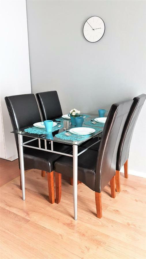 Apartament B&F Garbary Poznan Business & Family - Parking Exterior photo