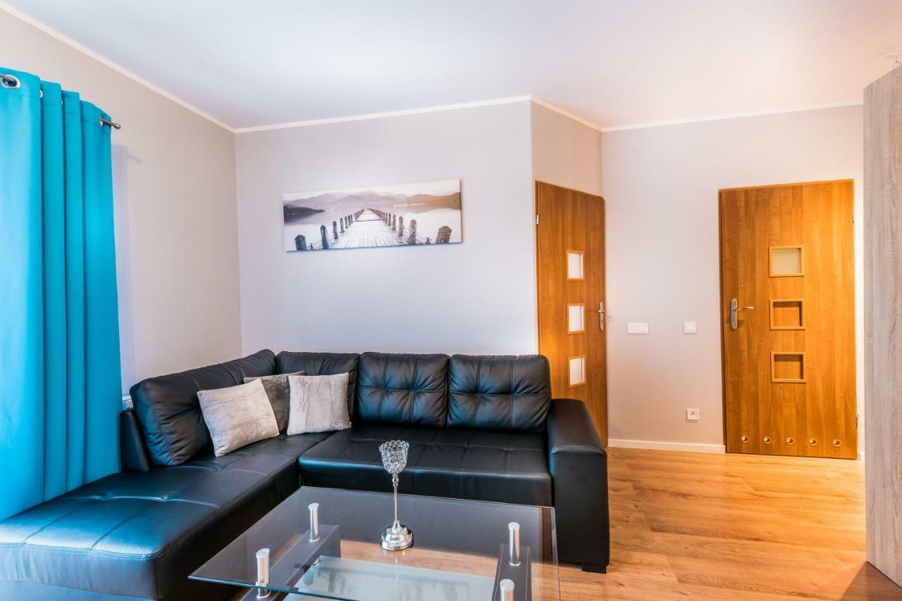 Apartament B&F Garbary Poznan Business & Family - Parking Exterior photo