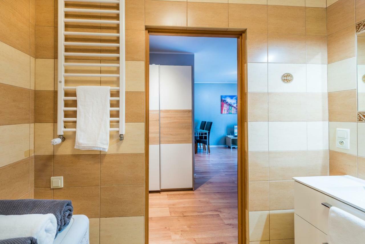 Apartament B&F Garbary Poznan Business & Family - Parking Exterior photo