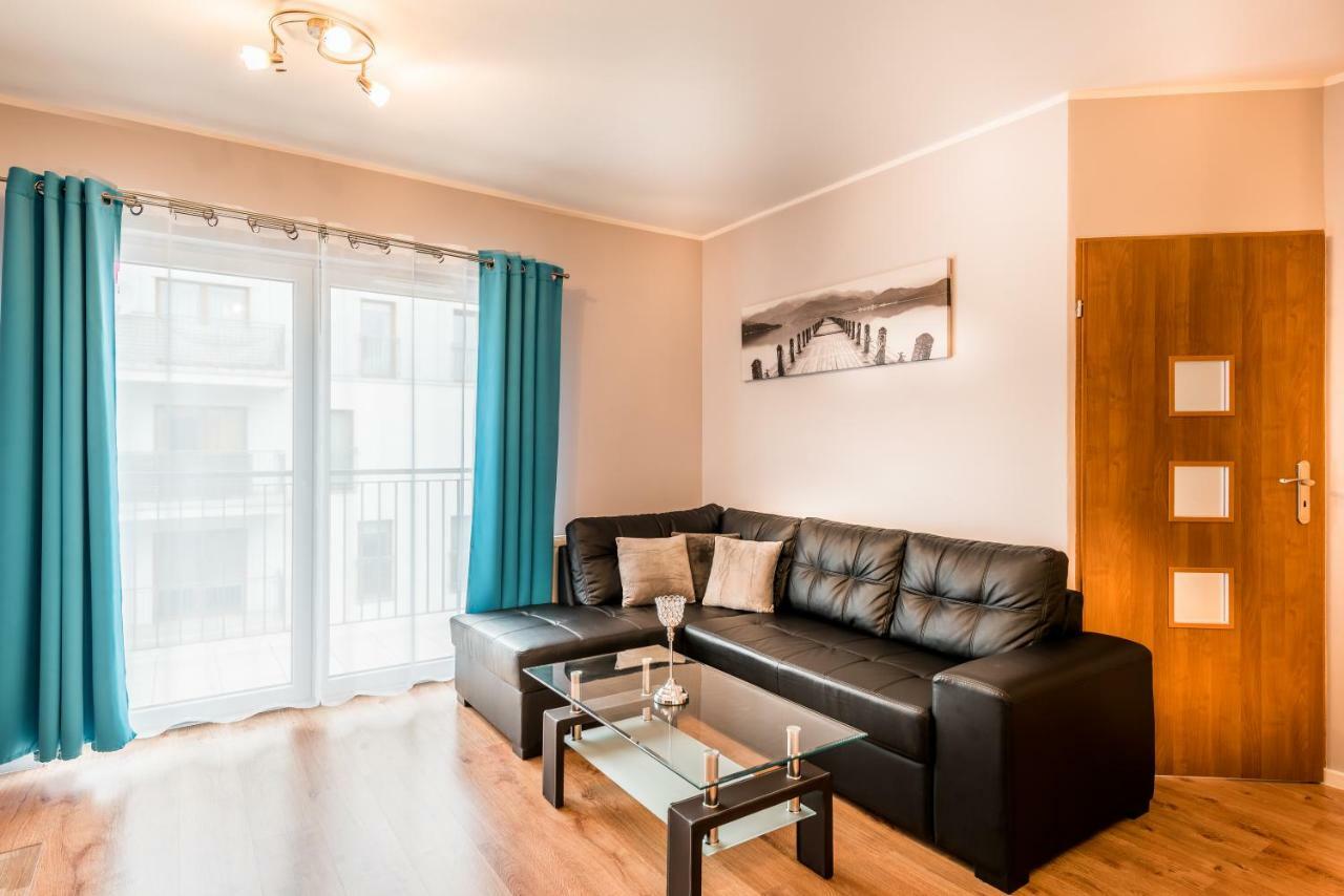 Apartament B&F Garbary Poznan Business & Family - Parking Exterior photo