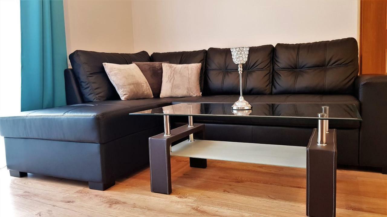 Apartament B&F Garbary Poznan Business & Family - Parking Exterior photo